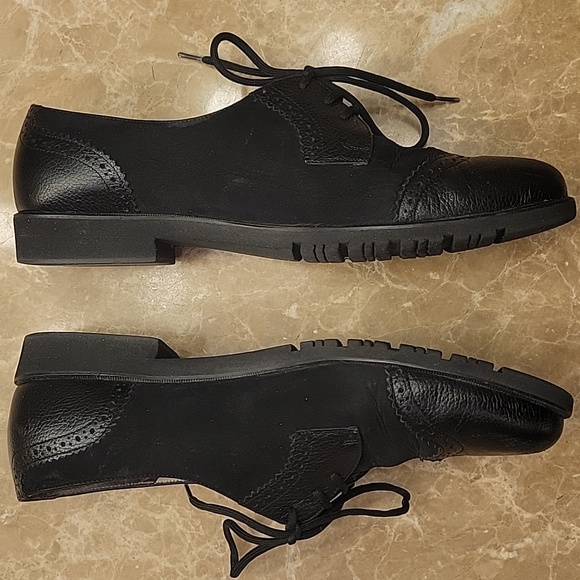 ***Salvatore Ferragamo Ferrara Black Loafers,  6.5B - Picture 7 of 16